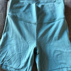 Aritzia TNA 7inch biker short